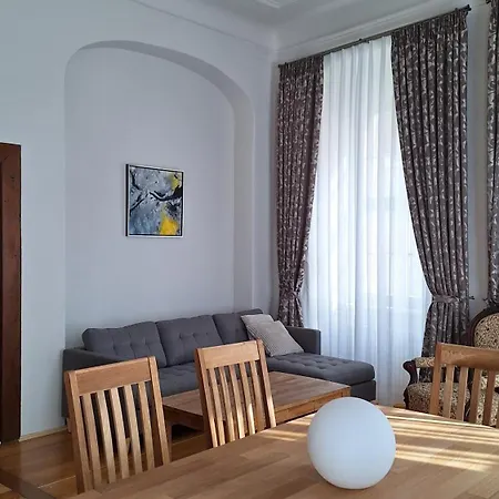 Apartment Stadtpalais Domblick-suite 4 Mit Balkon Maximal 6 Personen