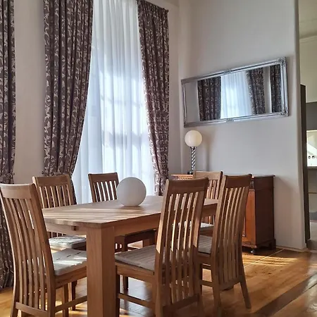Stadtpalais Domblick-suite 4 Mit Balkon Maximal 6 Personen Apartment Bautzen