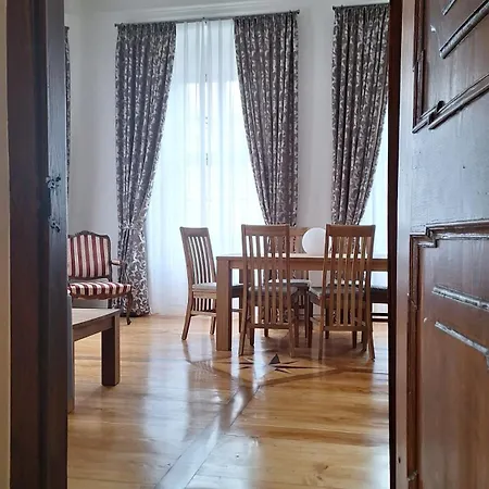 Stadtpalais Domblick-suite 4 Mit Balkon Maximal 6 Personen Appartement