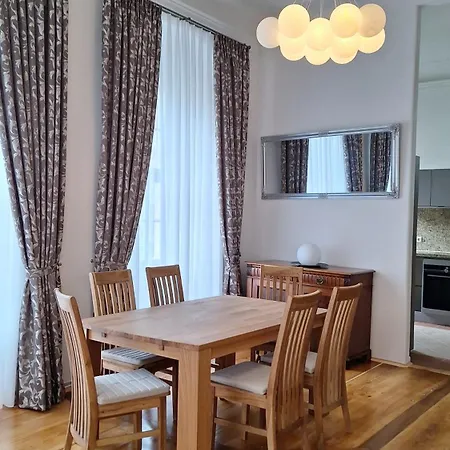 Stadtpalais Domblick-suite 4 Mit Balkon Maximal 6 Personen Bautzen